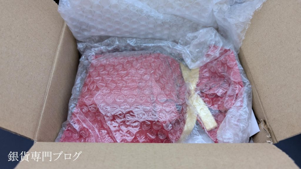 金銀の貯金箱・配送箱の中2